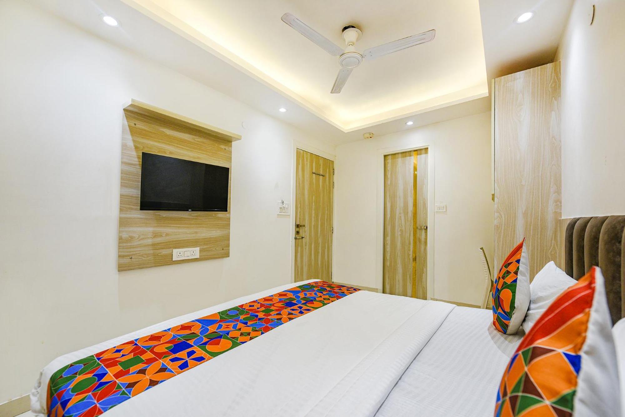 Fabhotel Luxury Inn Near Adarsh Nagar Metro Delhi Kültér fotó