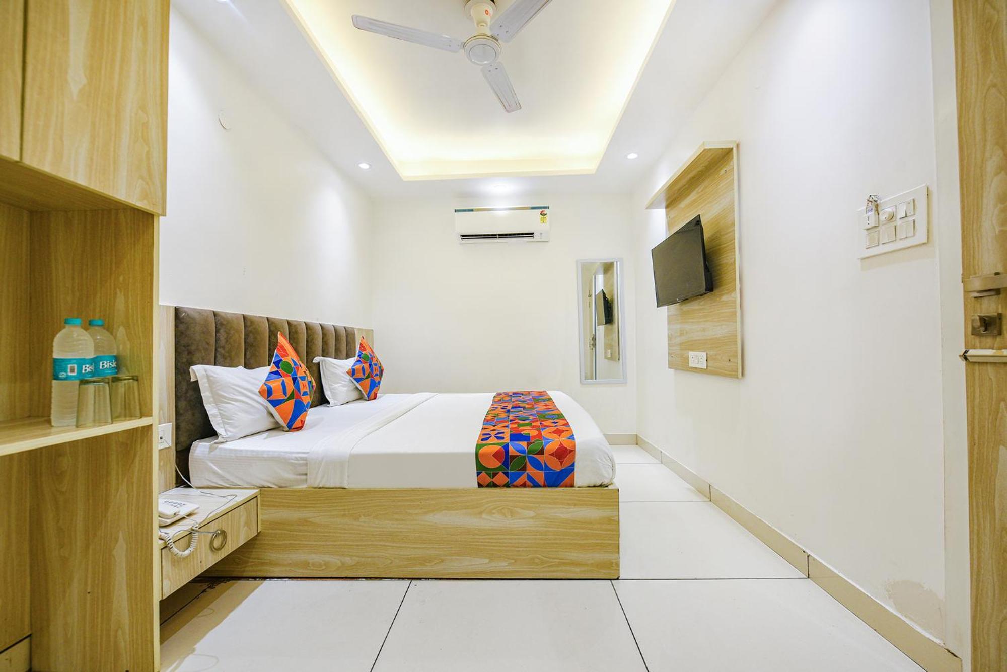 Fabhotel Luxury Inn Near Adarsh Nagar Metro Delhi Kültér fotó