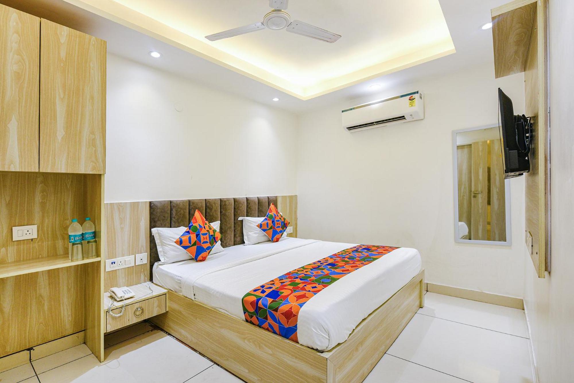 Fabhotel Luxury Inn Near Adarsh Nagar Metro Delhi Kültér fotó