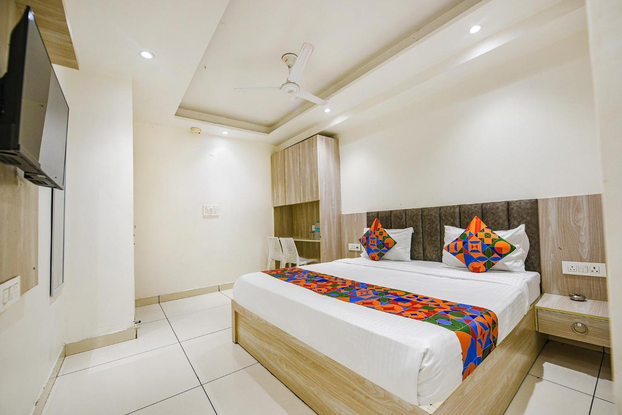 Fabhotel Luxury Inn Near Adarsh Nagar Metro Delhi Kültér fotó