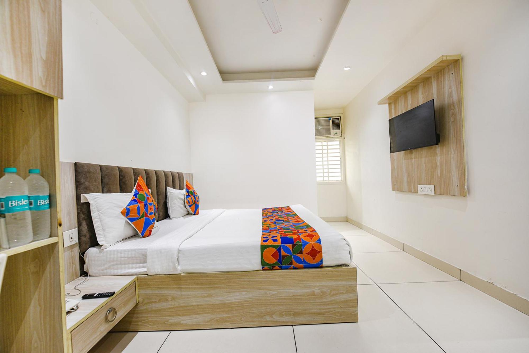 Fabhotel Luxury Inn Near Adarsh Nagar Metro Delhi Kültér fotó