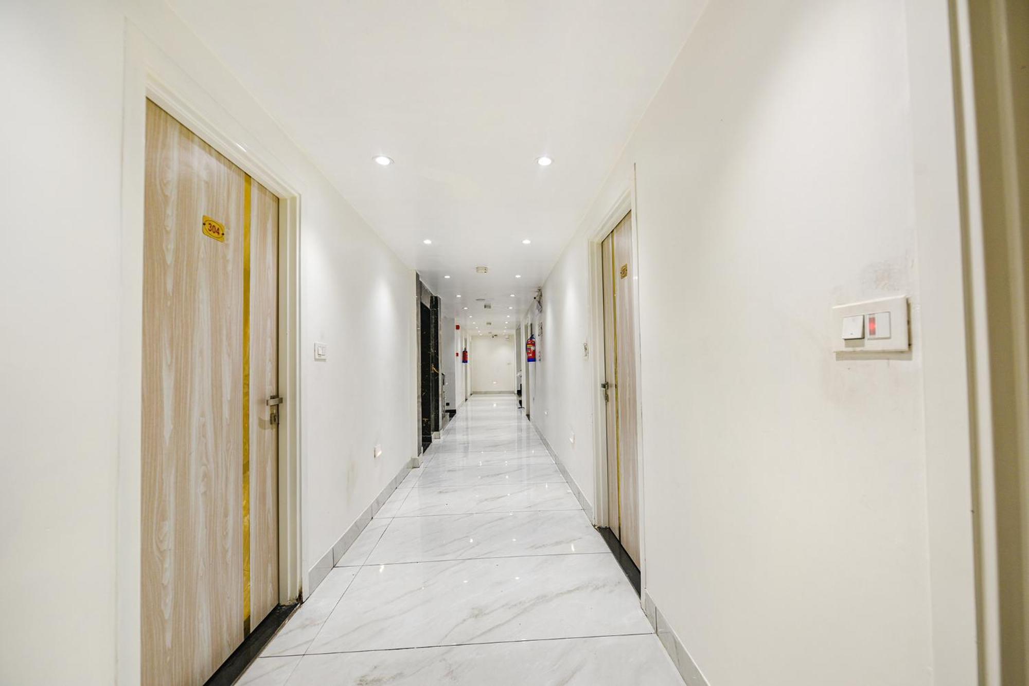 Fabhotel Luxury Inn Near Adarsh Nagar Metro Delhi Kültér fotó