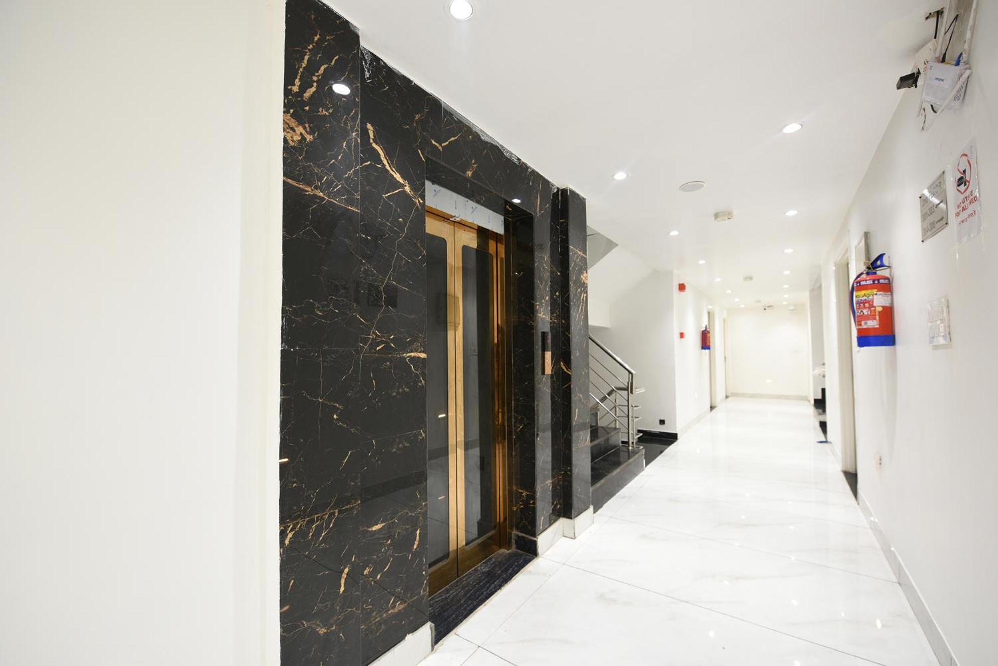 Fabhotel Luxury Inn Near Adarsh Nagar Metro Delhi Kültér fotó