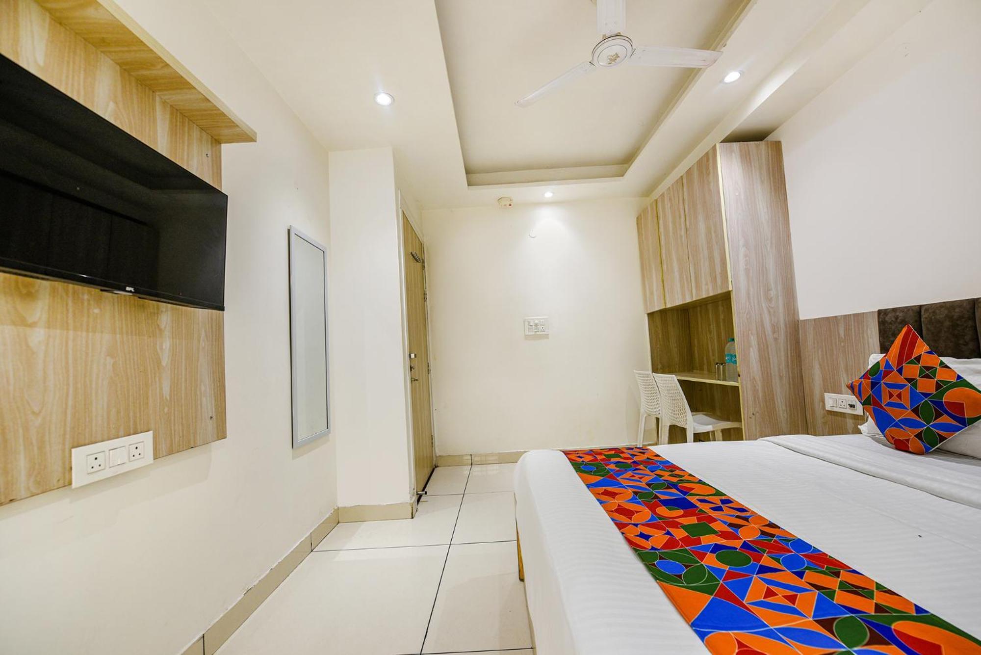 Fabhotel Luxury Inn Near Adarsh Nagar Metro Delhi Kültér fotó
