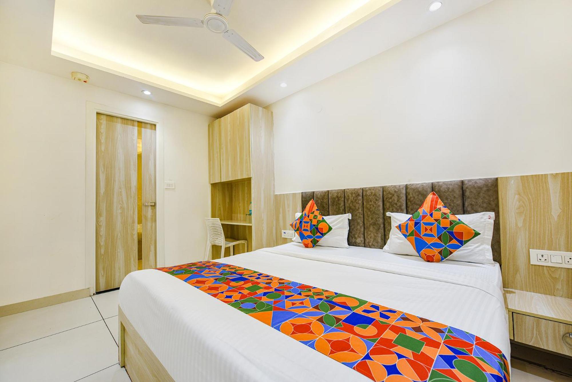 Fabhotel Luxury Inn Near Adarsh Nagar Metro Delhi Kültér fotó
