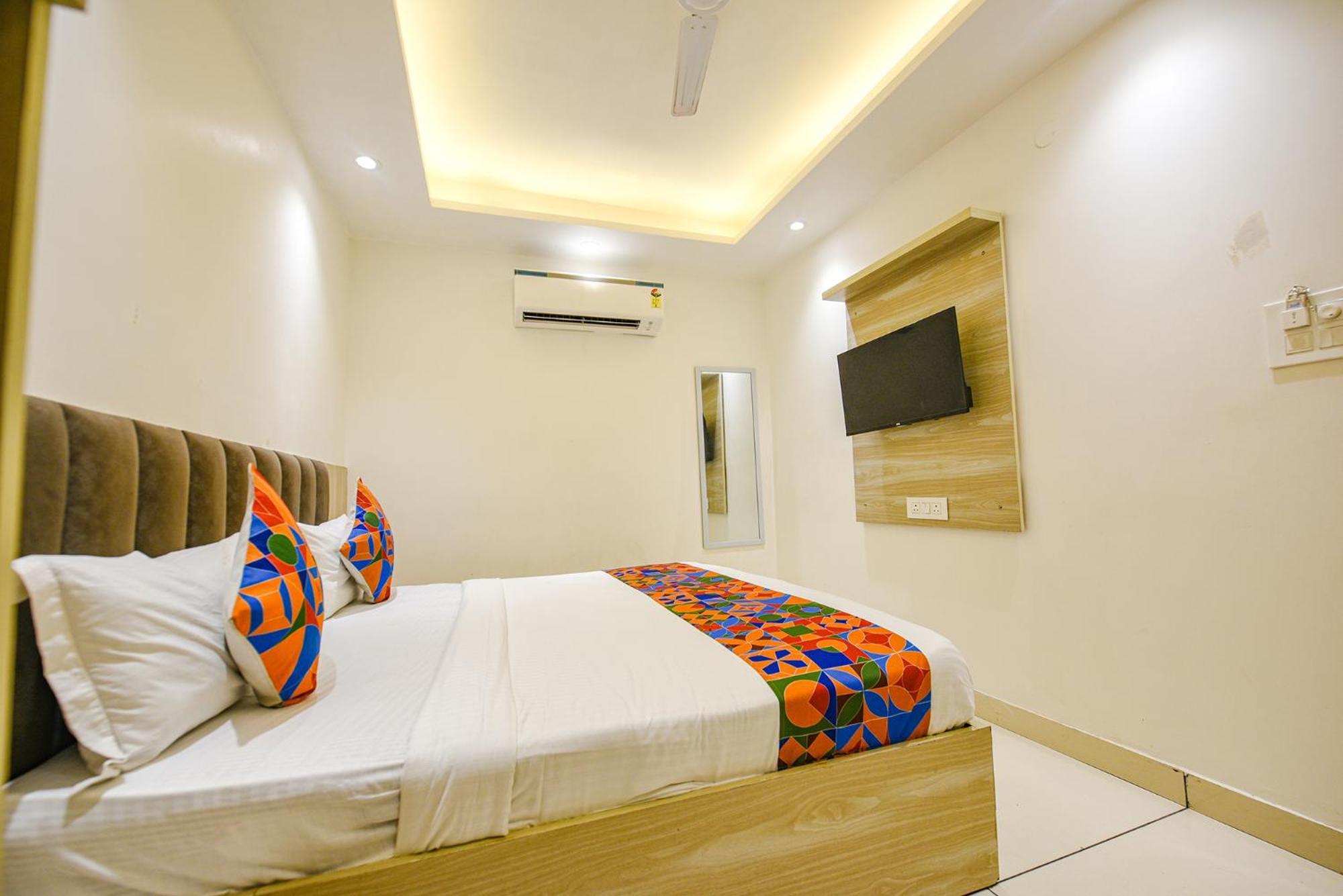Fabhotel Luxury Inn Near Adarsh Nagar Metro Delhi Kültér fotó