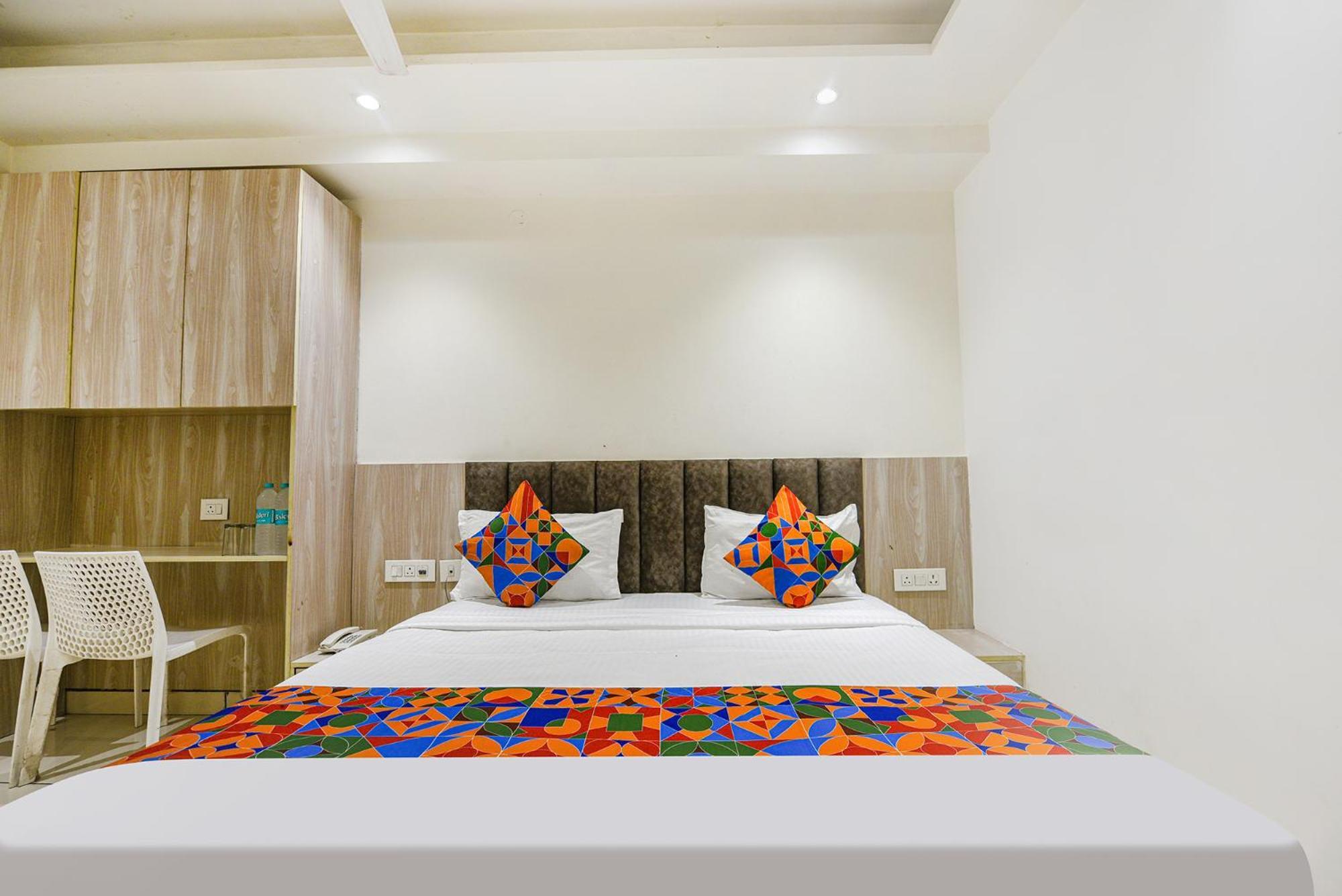 Fabhotel Luxury Inn Near Adarsh Nagar Metro Delhi Kültér fotó